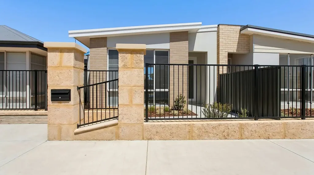 Lakelands 3બેડરૂમ Modern Coastal Investment with Secure Long-Term Tenant in High-Growth Lakelands Location
