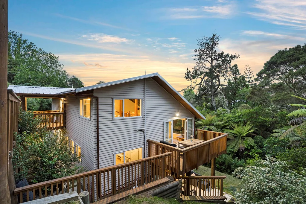 9A Mirage Place, Beach Haven, North Shore City, Auckland
