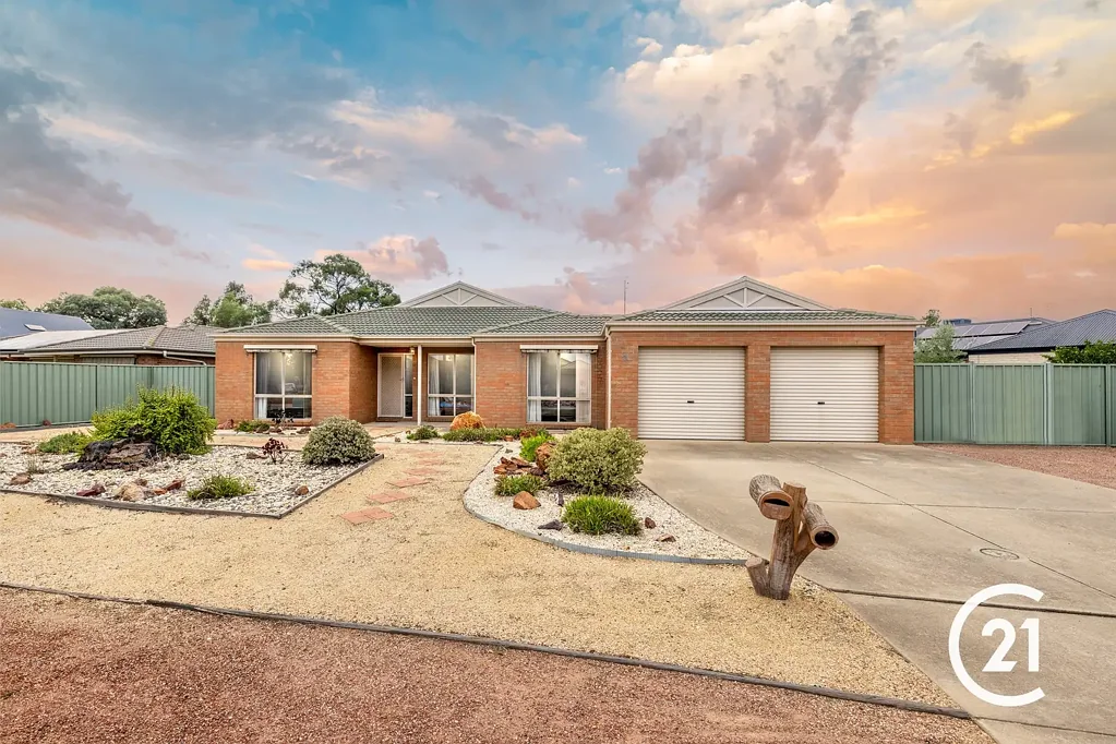 Echuca 4Kwarto 4 Bedroom Home + Shed - Perfect for Family Living!