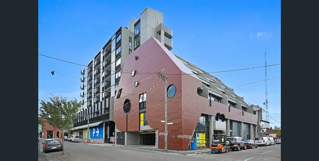 Prime Collingwood apartment with car park.