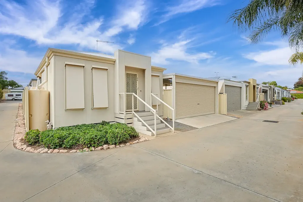 Mildura 1 Bedroom Westside Gardens Living