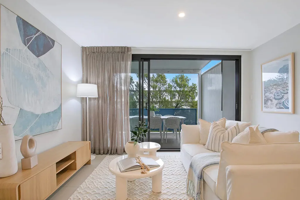 Morningside 2 Bedroom Top floor apartment with lift access