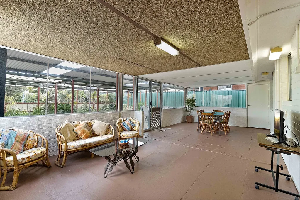 Girrawheen 3બેડરૂમ Beautifully Kept Home on Large 693m2 Block - Massive Workshop to Rear!