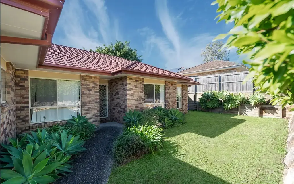 17 Holliday Drive, Edens Landing, QLD 4207