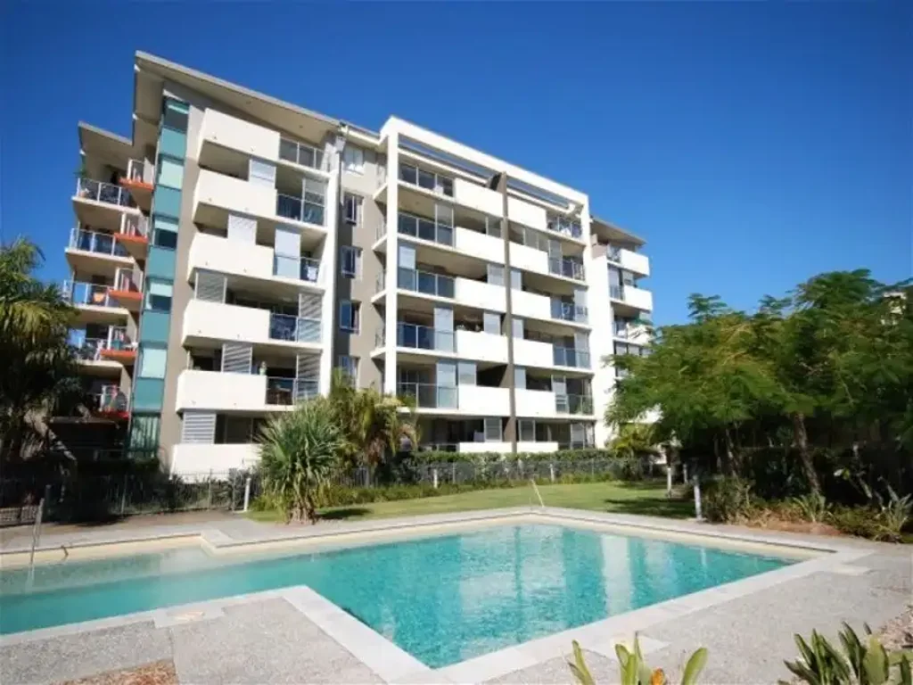 2 Bedroom 2 Bath Apartment Right beside Treetop Shopping Centre