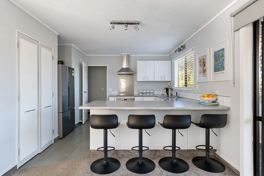 Crofton Downs 3Moenga Tranquil, Sunny, Single-Level Living