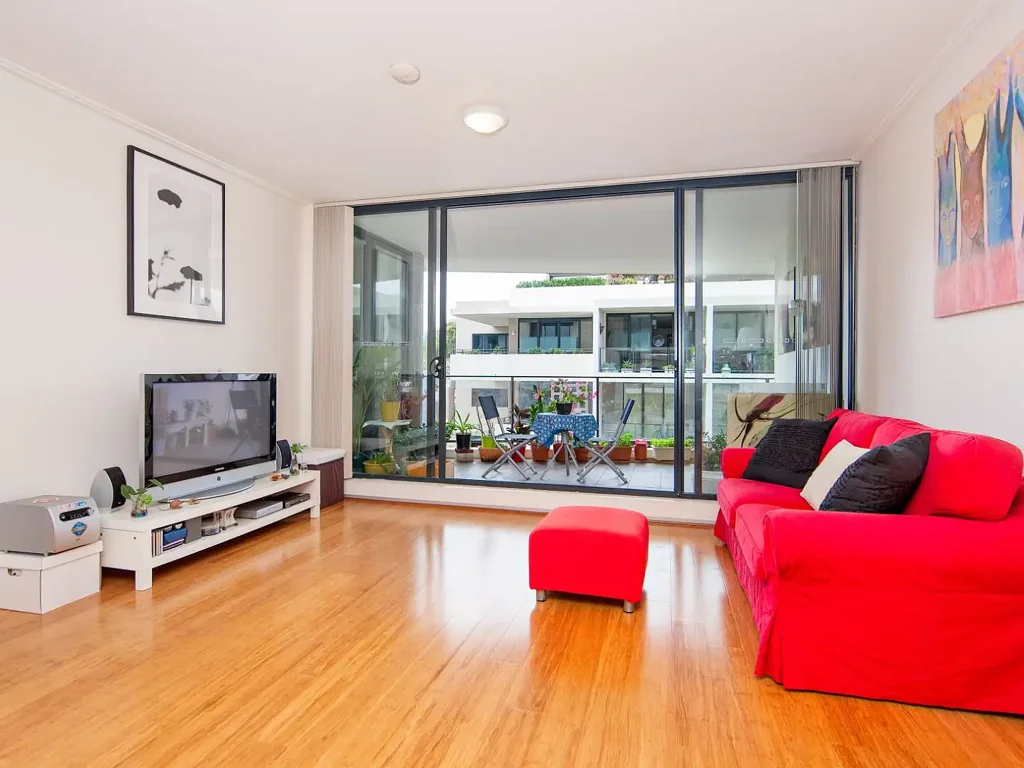 Waterloo 1 Bedroom ++ First Home Buyer and Investor's Delight ++