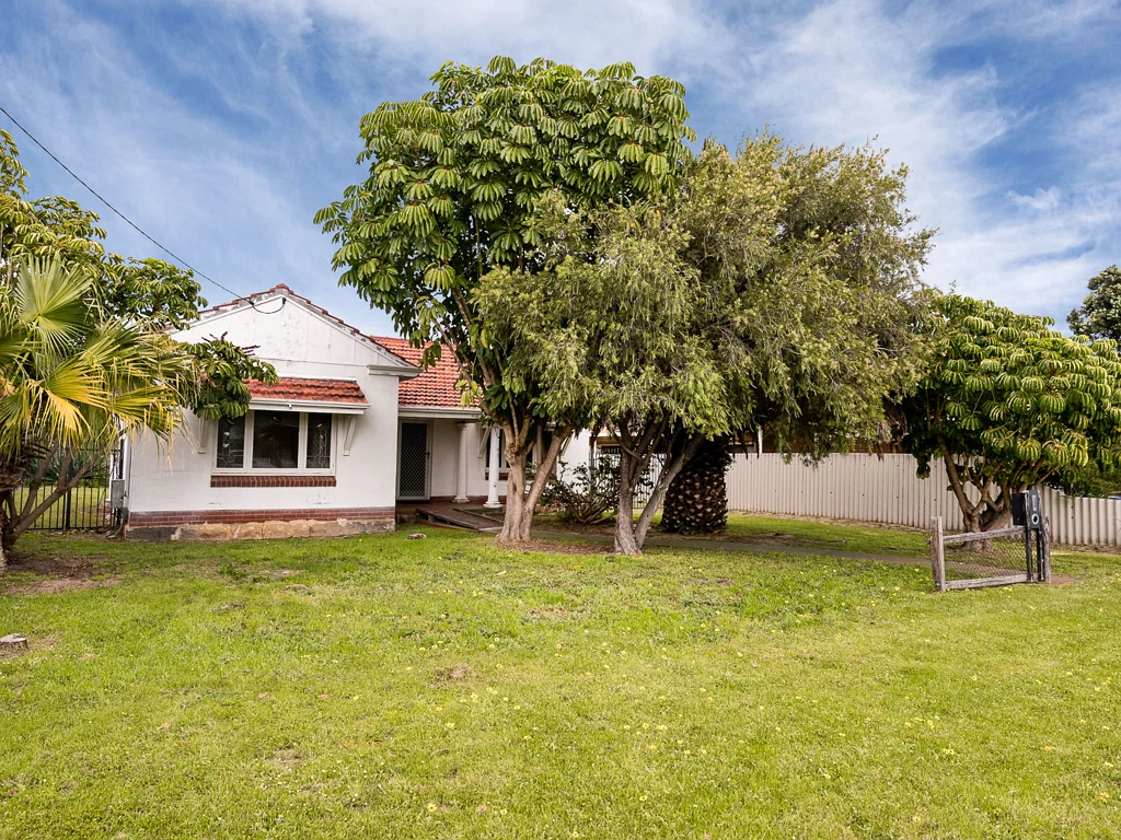 90 Cleopatra Street, Palmyra, WA 6157