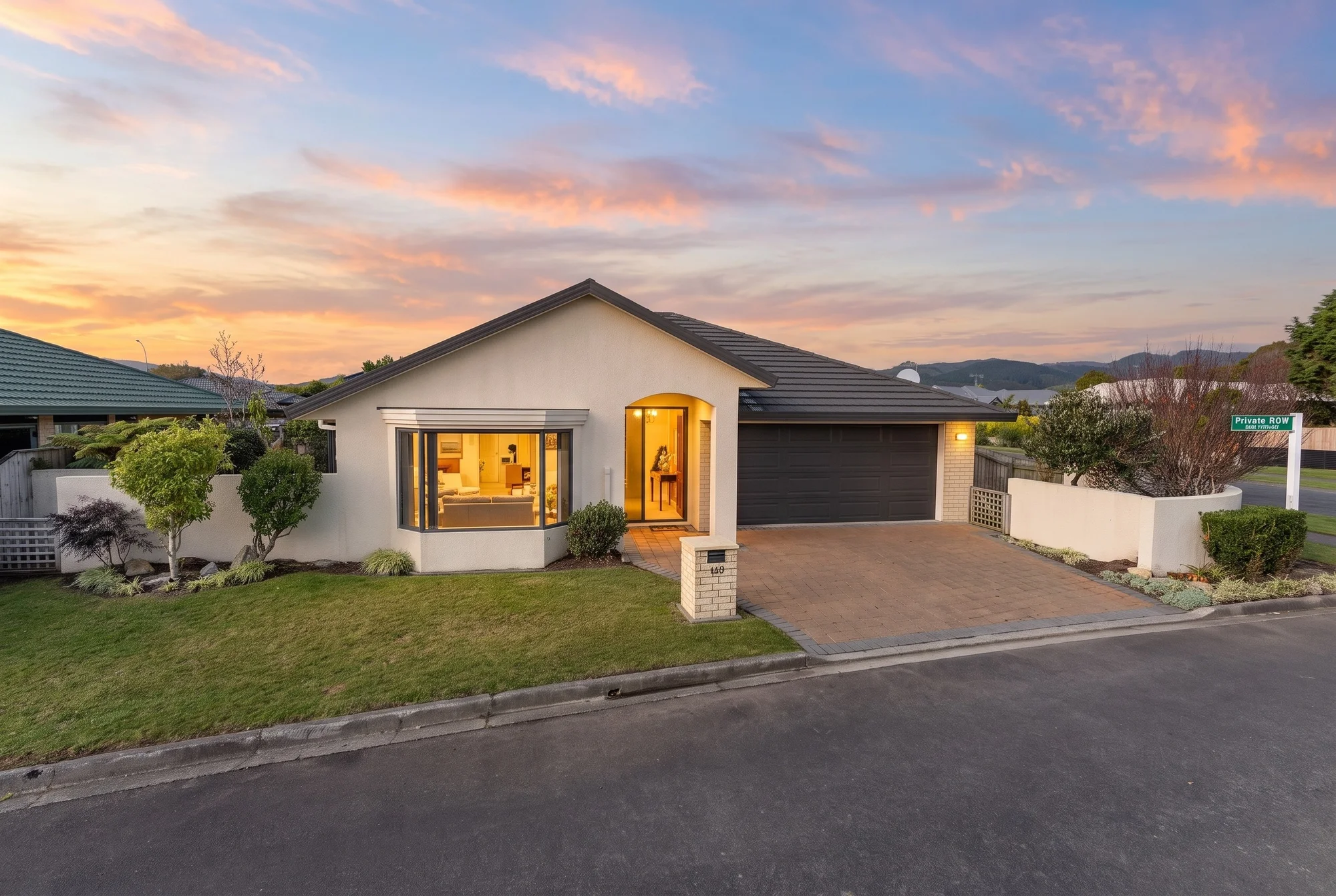 Paraparaumu 3 Slaapkamer Private, Polished & Perfectly Located.