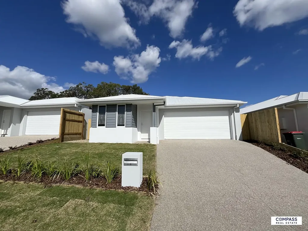 Four Bedroom home with Additional Lounge