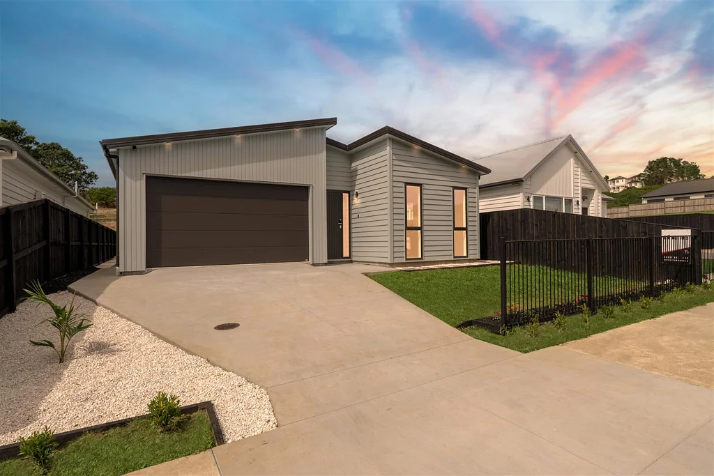 Gulf Harbour 4 Bedroom Brand New Executive Home, Premium Craftsmanship!