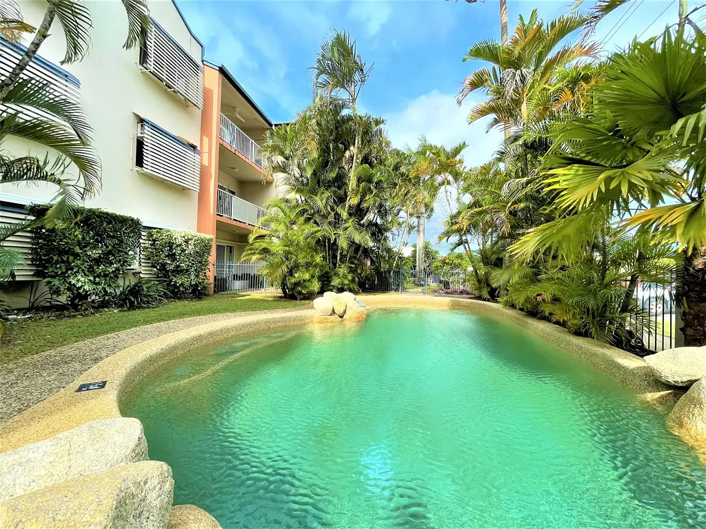 FULLY FURNISHED, GROUND FLOOR UNIT WITH 2 BEDROOMS & 2 BATHROOMS!