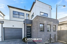 4/12 Mundaring Drive, Cranbourne