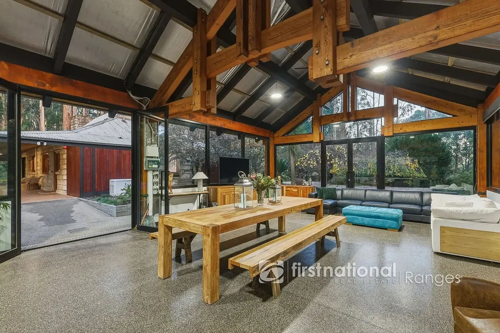 Cockatoo 4 Slaapkamer A Landmark Hills Estate of Distinction, on 1.4 acres.