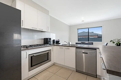 5 Nellburn Terrace, Cranbourne East, VIC 3977, 3房, 2浴, House