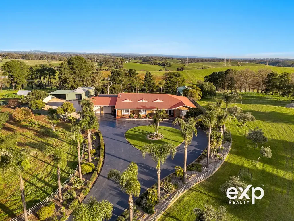 One Tree Hill 5Zimmer 🌿 20 Acres of Privacy, Prestige & Endless Possibilities – A Rare Hills Lifestyle Opportunity Only 40 Minutes from the CBD