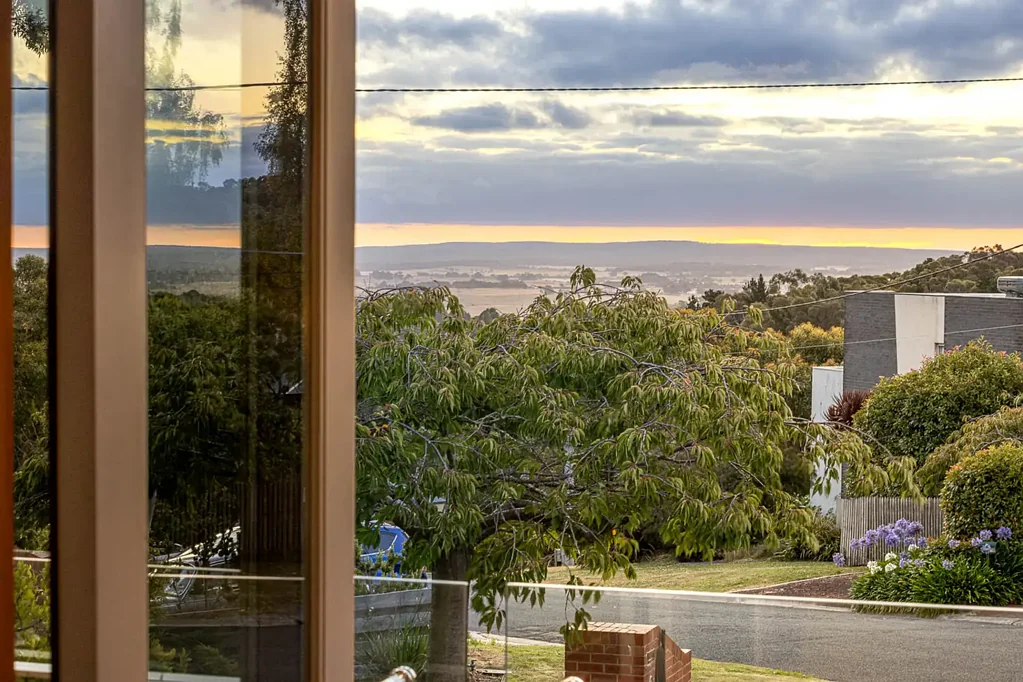 17 Nevett Crescent, Mount Helen, VIC 3350