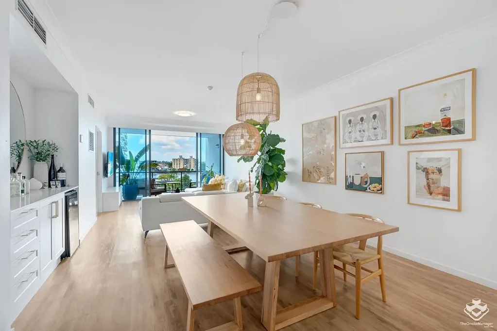 SPACIOUS APARTMENT WITH RIVER VIEW