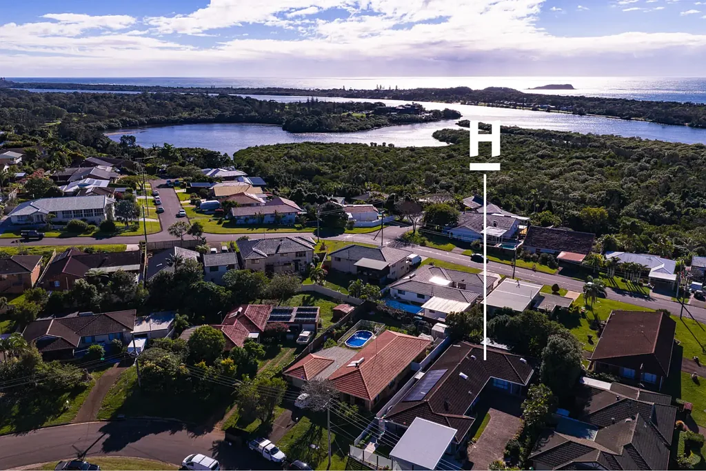 Banora Point 3Moenga Renovated Duplex with Spa and Undercovered Entertainment Area - Lifestyle, Comfort and Convenience