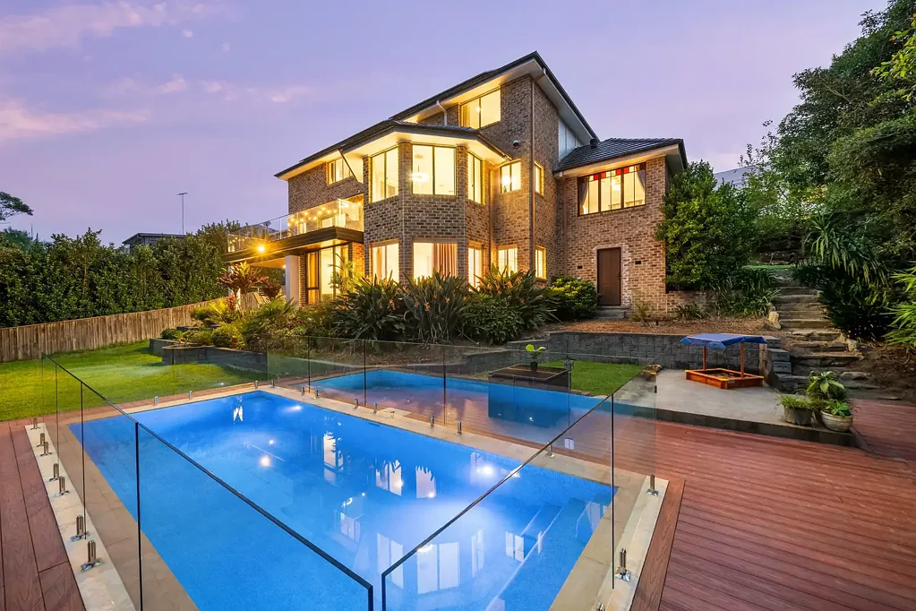 Kellyville 6 Slaapkamer Luxury and grandeur meet nature. Completely self-contained lower level.