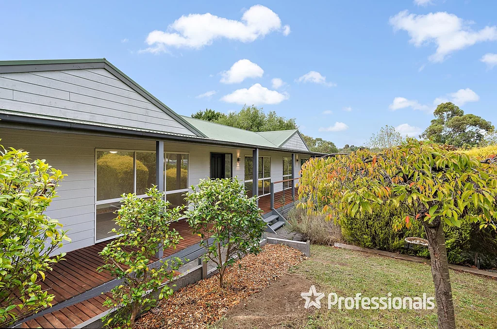 24 Belair Close, Seville, VIC 3139