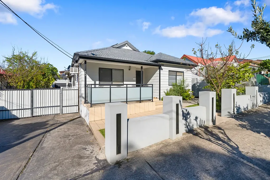 Berala 7Moenga High-Returning Dual Income Property with Duplex Potential (STCA) in a Prime Pocket