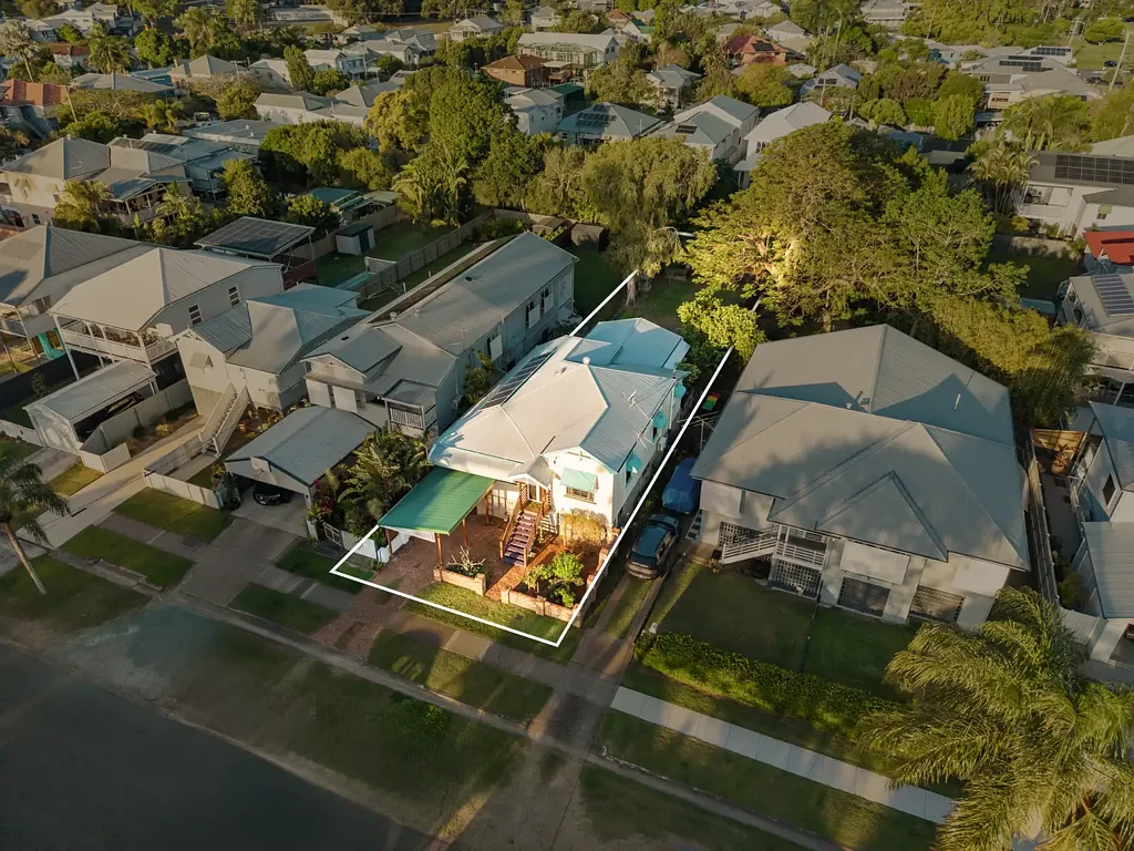 52 Palm Avenue, Shorncliffe, QLD 4017