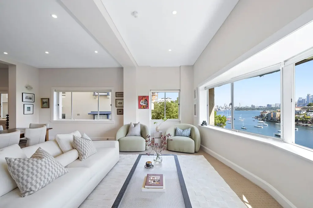 Three Bedroom Apartment with Stunning Harbour Views