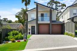 4 Lake View Crescent, Highbury