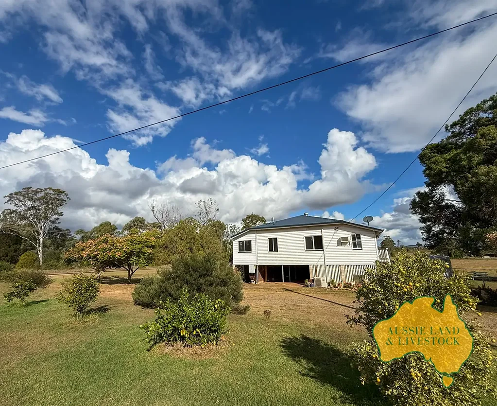 Memerambi  Lifestyle Acreage Opportunity with Character & Convenience