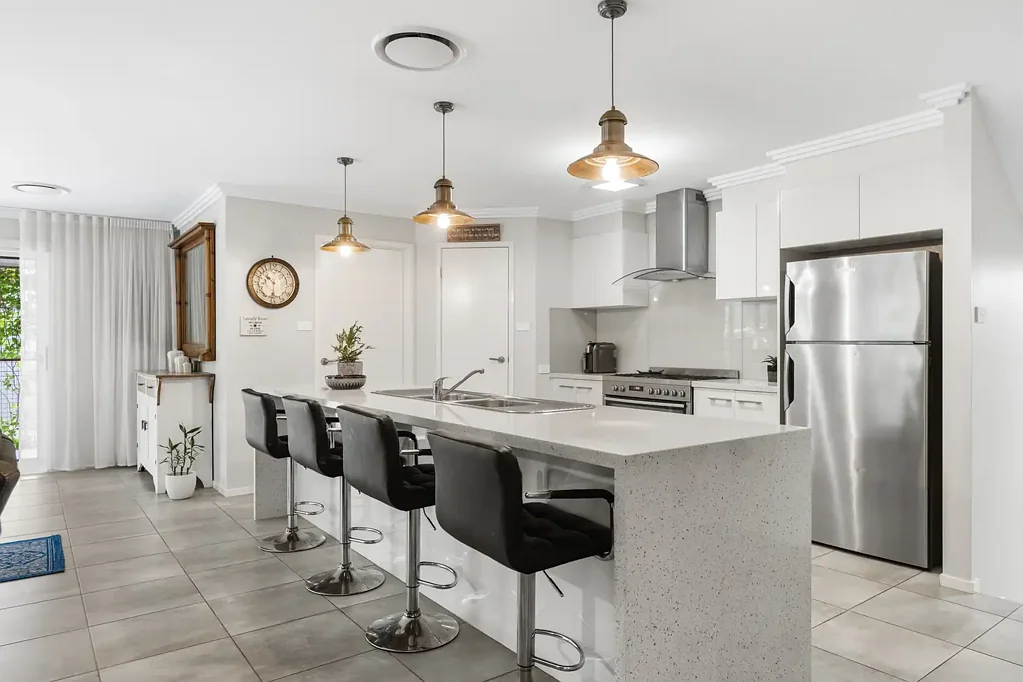Ulladulla 5ห้องนอน Rare Coastal Home with Four-Bay Shed, Triple Garage, Carport & Five Bedrooms