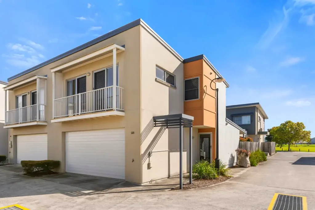 Richlands 3침실 A Modern well maintained 3-Bedroom Townhouse in a Convenient Location | Close to Public Transport & Parks