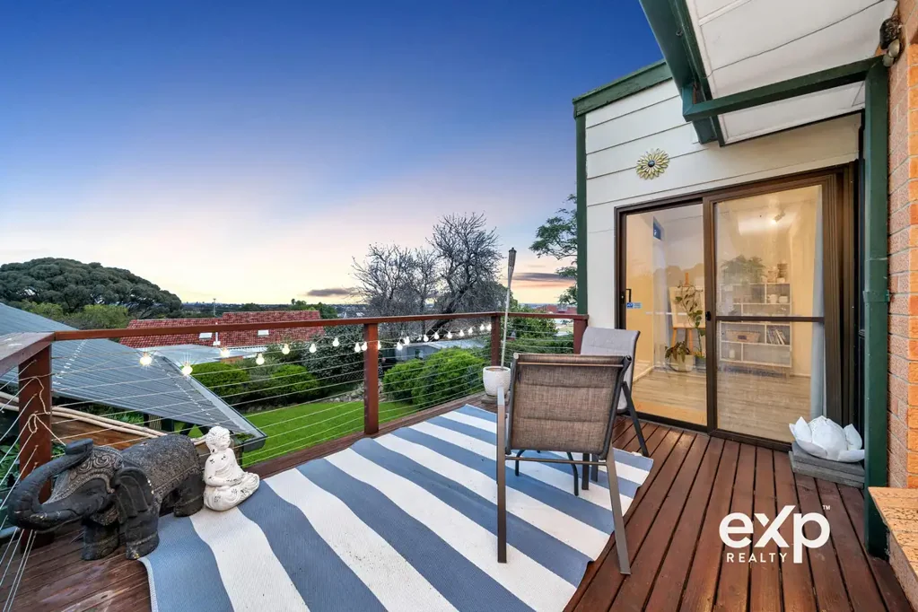 Para Hills 3房  NEW PRICE - Elevated Living with Spectacular Adelaide City Views!