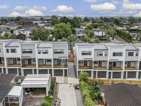 Exceptional Living in Pakuranga Heights!