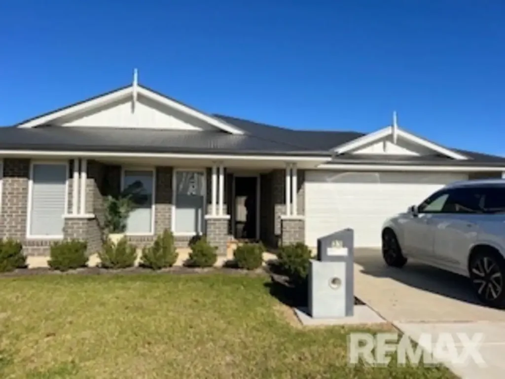 Fully Furnished Modern Home!