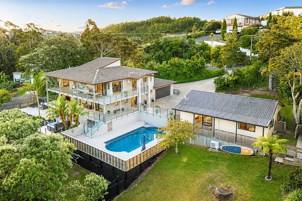 Orewa 7બેડરૂમ A Coastal Masterpiece with Panoramic Sea Views