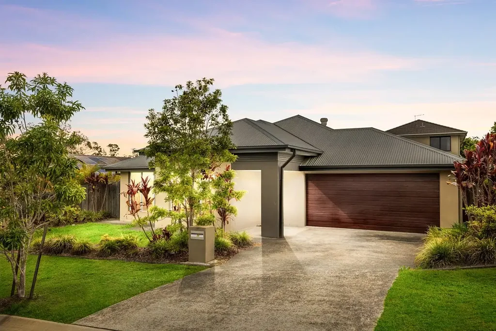 Sleek & Stylish Family Entertainer on 547m² Block