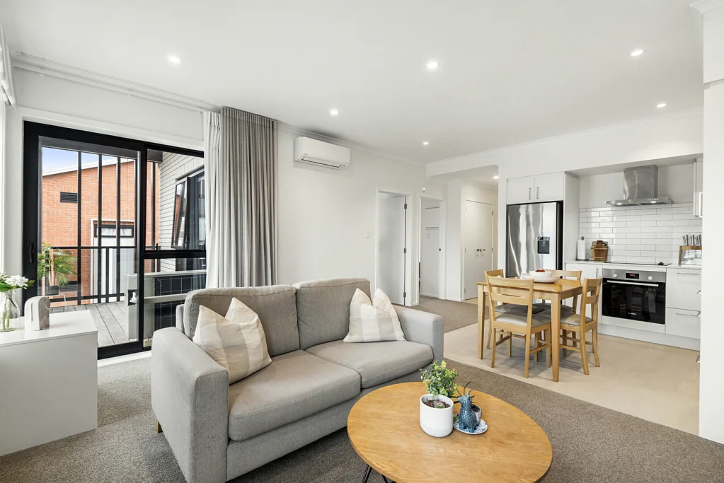 Northcote 2 Bedroom Young, Charming & Affordable! Mins. To City!