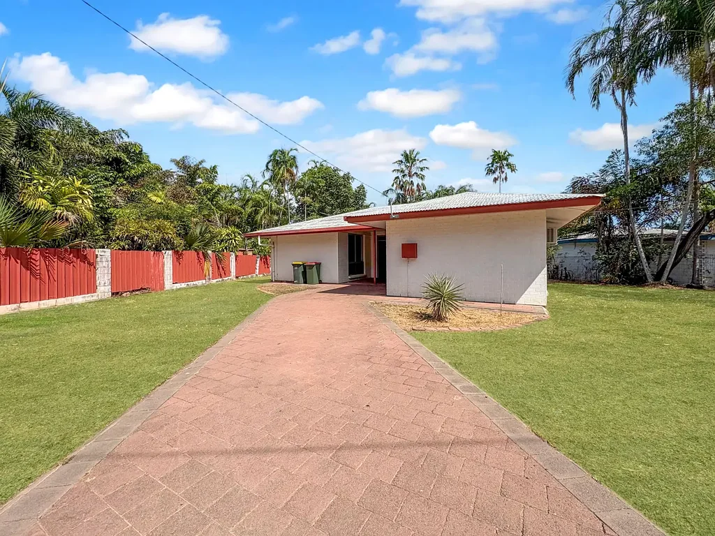 Family home. Huge Yard. Quiet location.
