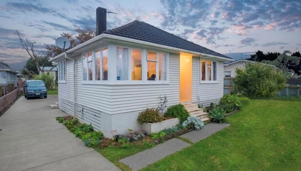 Pukekohe 3침실 Classic 1950s Charm on 918m² – Endless Potential