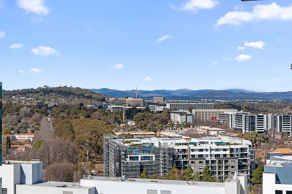 City 2 Bedroom Generous Proportions, Breathtaking Perspectives!