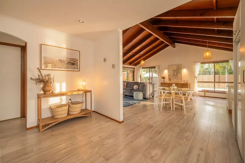 Mooloolaba 3ห้องนอน A Character-Filled Coastal Retreat Designed for Entertaining