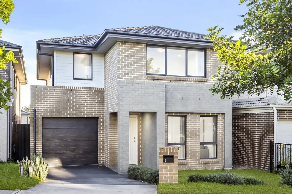 Schofields 4部屋 Sun Drenched, East Facing Family Home Within 3 Minute Walking Distance to Galungara Public School and Galungara Reserve!