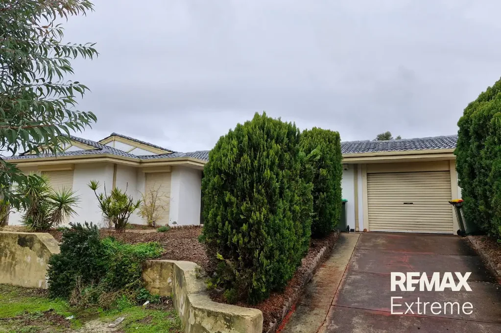 Spacious 3x1 Family Home Opposite the Park!