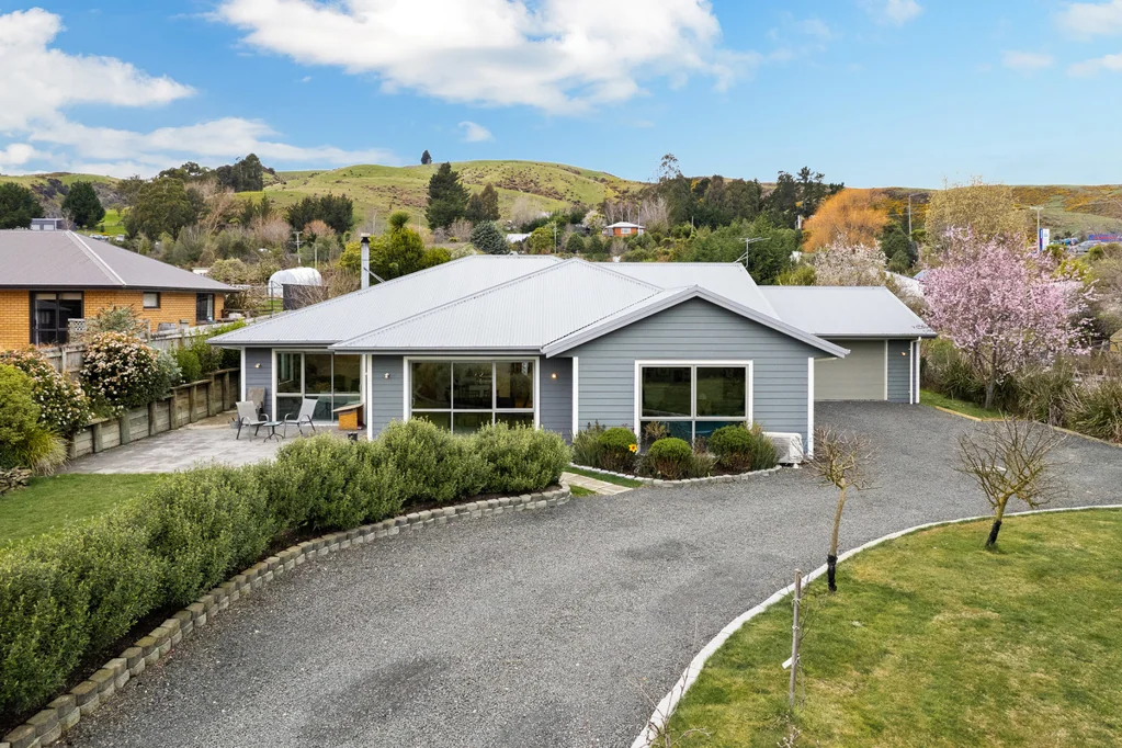 Allanton 4 Bedroom Spacious Family Home & Land, Mini-Lifestyle Charm