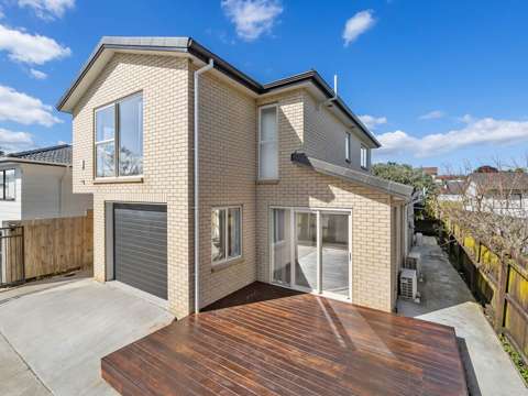 Totara Heights 4Moenga Brick & Tile Gem in Desirable Totara Heights