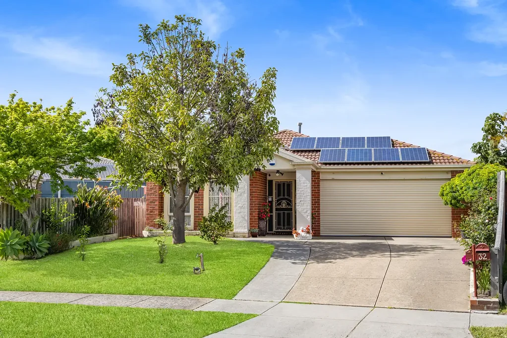 32 peveril Crescent, Cranbourne North, VIC 3977