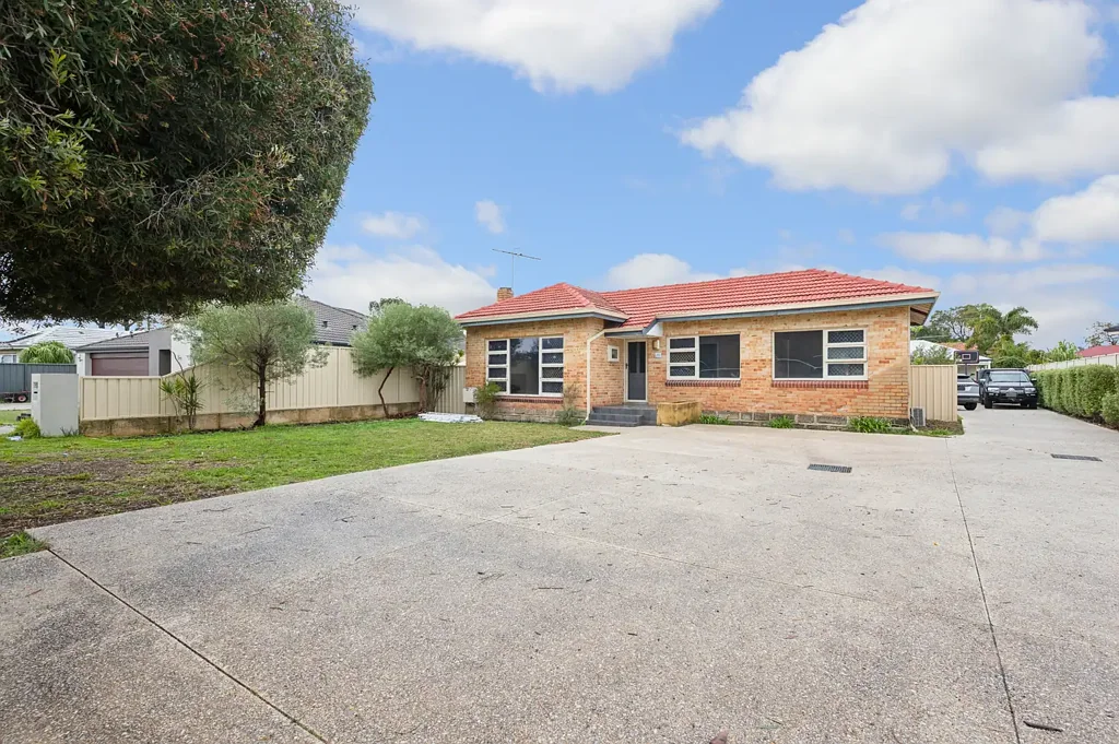 Thornlie Central - Freshly Renovated