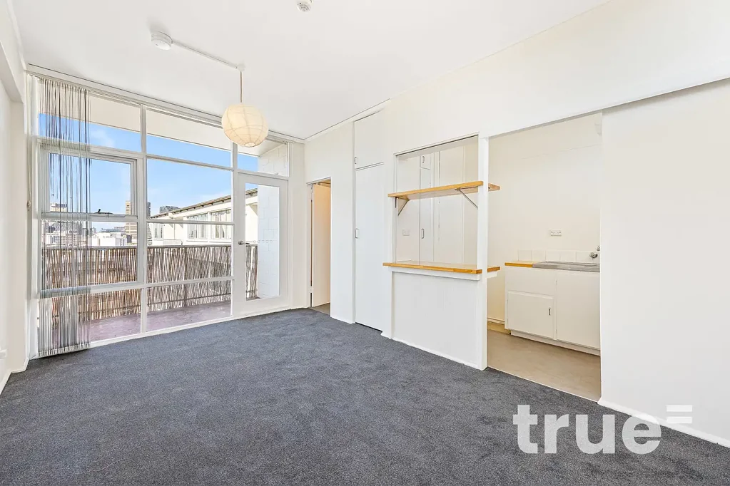 FRESHLY PAINTED & NEW CARPET | STUDIO APARTMENT WITH PERFECT CITY VIEWS AT AN AFFORDABLE PRICE
