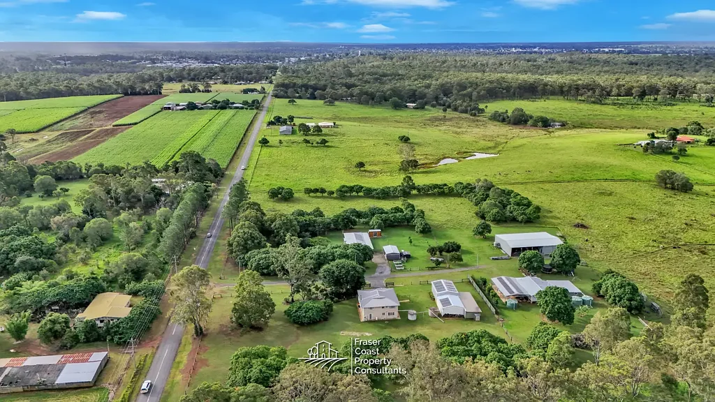 Tinana South 4 Bedroom A BESPOKE HOME in a PARKLIKE SETTING! ........,PEACEFUL COUNTRY LIVING only MINUTES TO TOWN… YOU WILL LOVE THE VERY NATURE OF IT!
